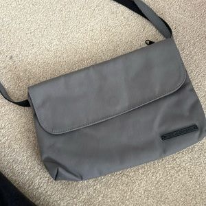 Dakine purse